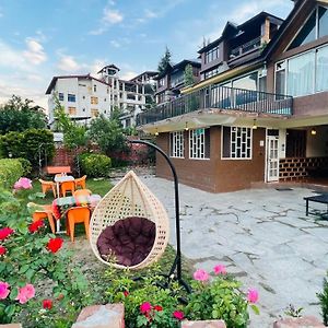 Hotel Outtown Manali - #Near Mall Road #Premium Rooms #Parking #Lift #Open Terrace #Cafe #Guest Preferred